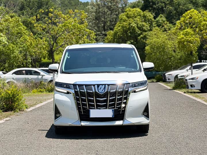 Фото 2 - Toyota Alphard