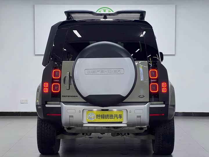 Photo 6 - Land Rover Defender