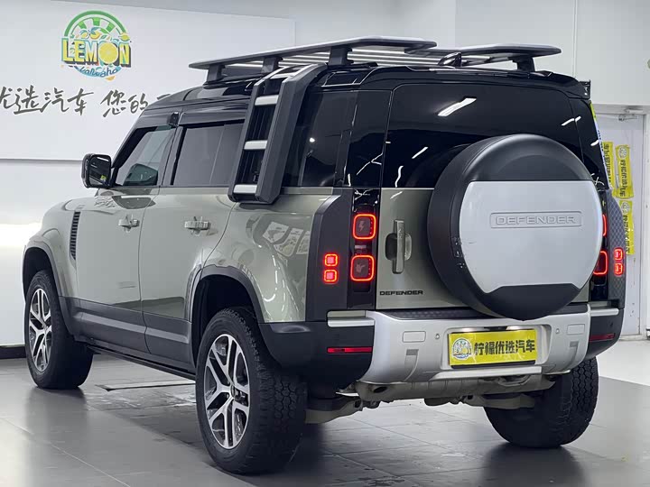 Photo 7 - Land Rover Defender