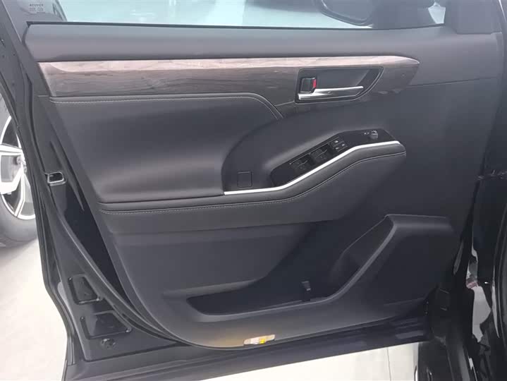 Toyota Crown Kluger 2024 2024款 2.5L HEV四驱豪华版