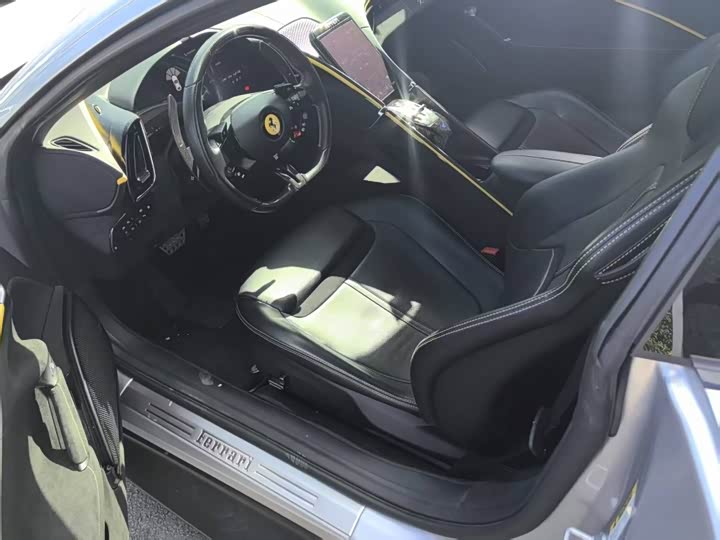 Фото 4 - Ferrari Roma
