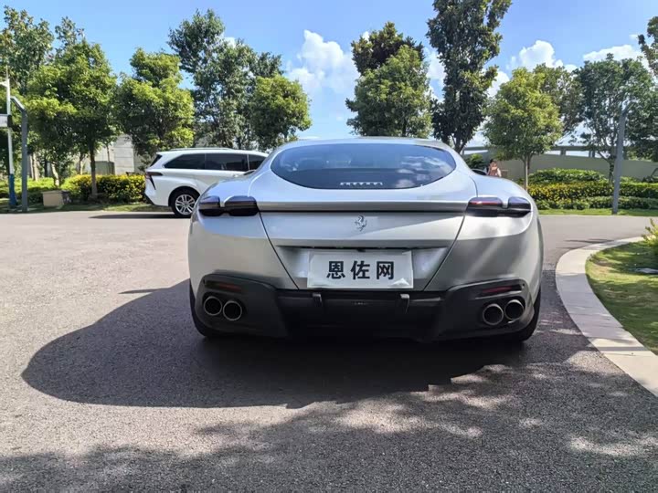 Фото 8 - Ferrari Roma