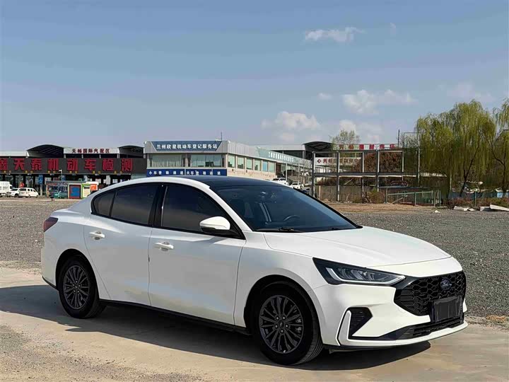 Ford Focus 2022 2022款 三厢 EcoBoost 180 自动竞速版
