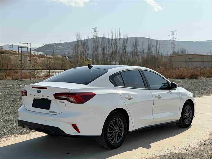 Ford Focus 2022 2022款 三厢 EcoBoost 180 自动竞速版