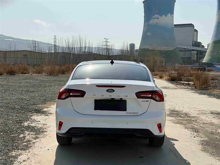 Ford Focus 2022 2022款 三厢 EcoBoost 180 自动竞速版