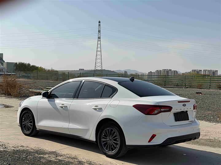 Ford Focus 2022 2022款 三厢 EcoBoost 180 自动竞速版