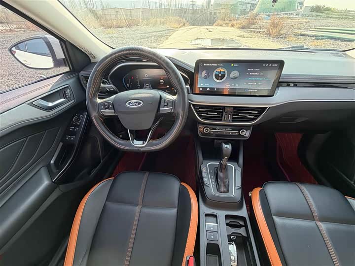 Ford Focus 2022 2022款 三厢 EcoBoost 180 自动竞速版