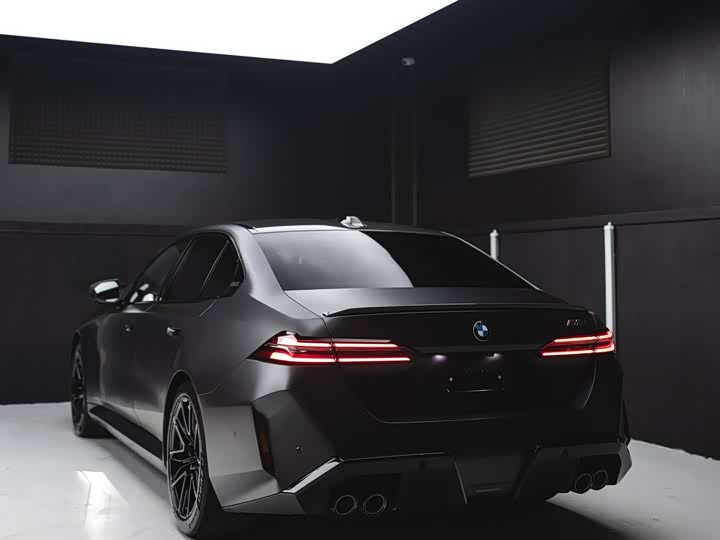 2025 BMW M5 Hybrid