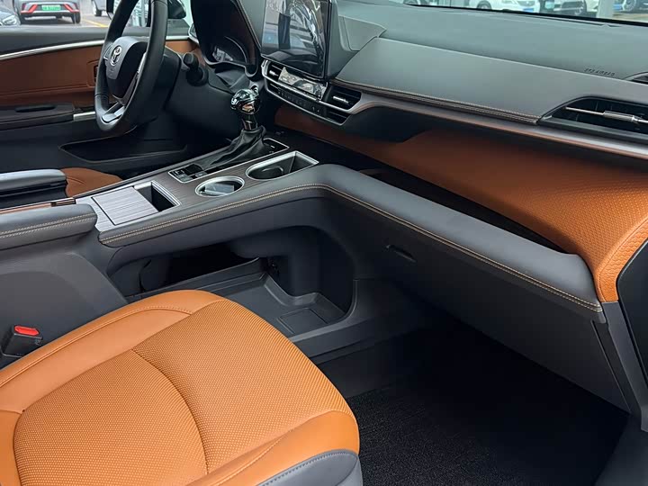 Toyota Sienna 2026 2026款 2.5L 双擎两驱舒适版