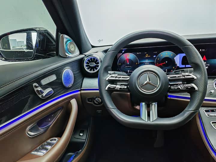 Фото 9 - Mercedes-Benz E-Class