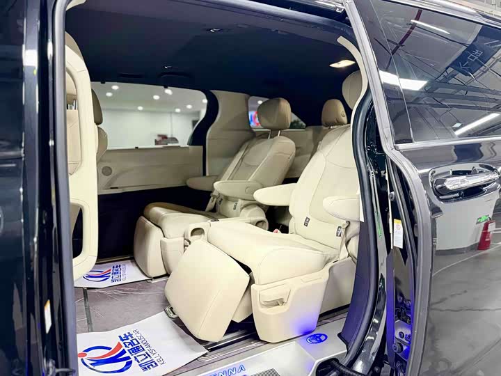 Toyota Sienna 2021 2021款 2.5L混动 尊贵版