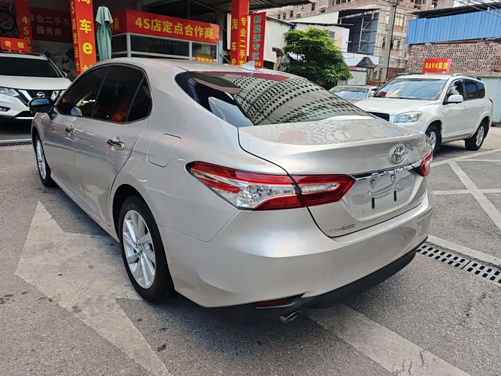 Фото 6 - Toyota Camry