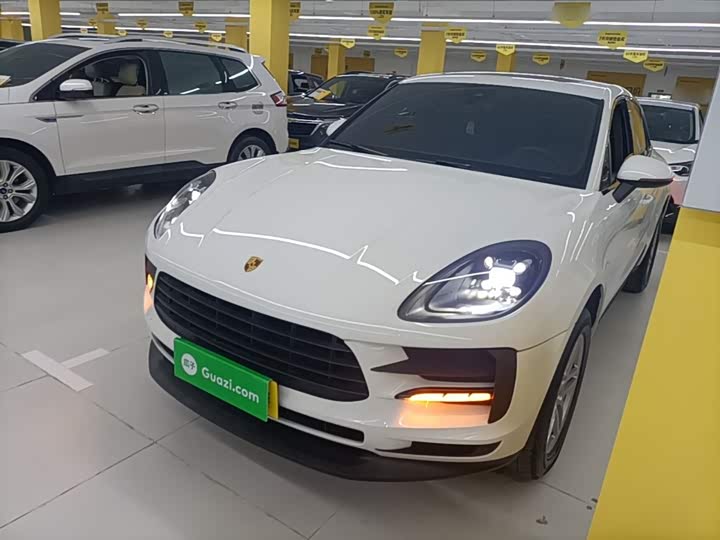 Photo 2 - Porsche Macan