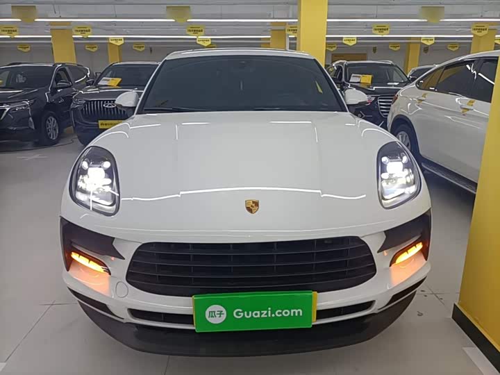 Photo 3 - Porsche Macan