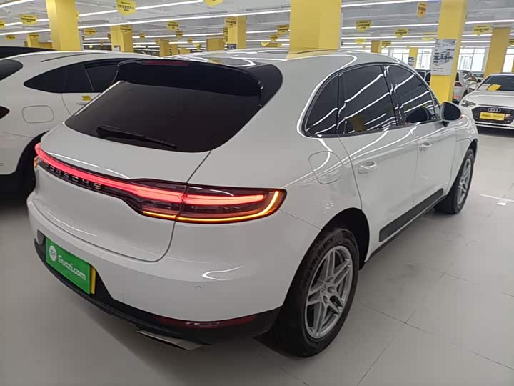 Photo 7 - Porsche Macan