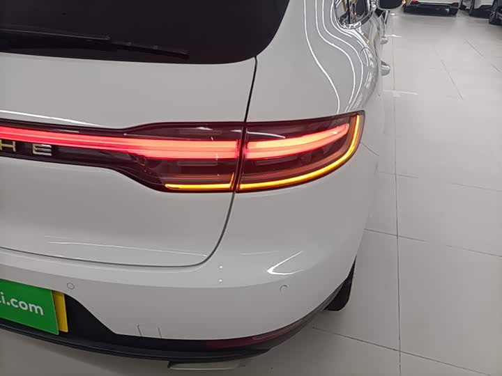 Photo 8 - Porsche Macan