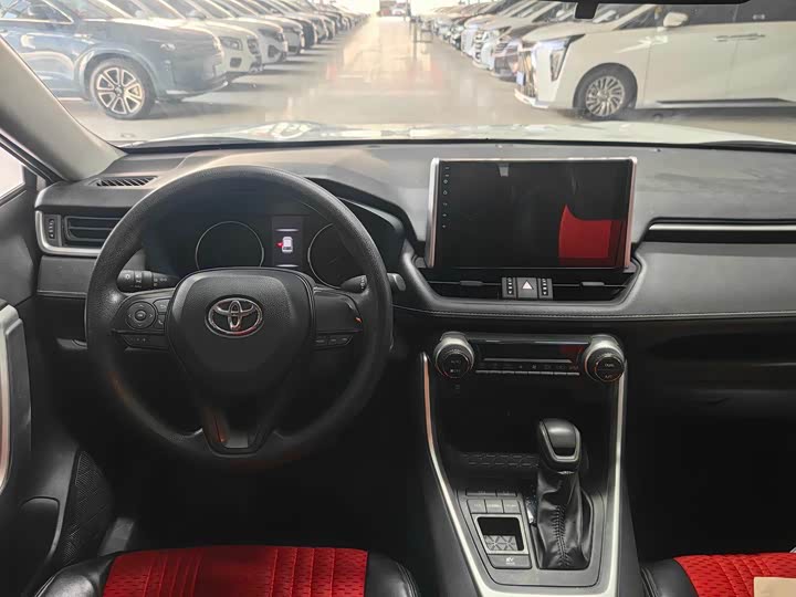 Фото 6 - Toyota Wildlander