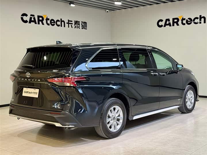 Фото 4 - Toyota Granvia