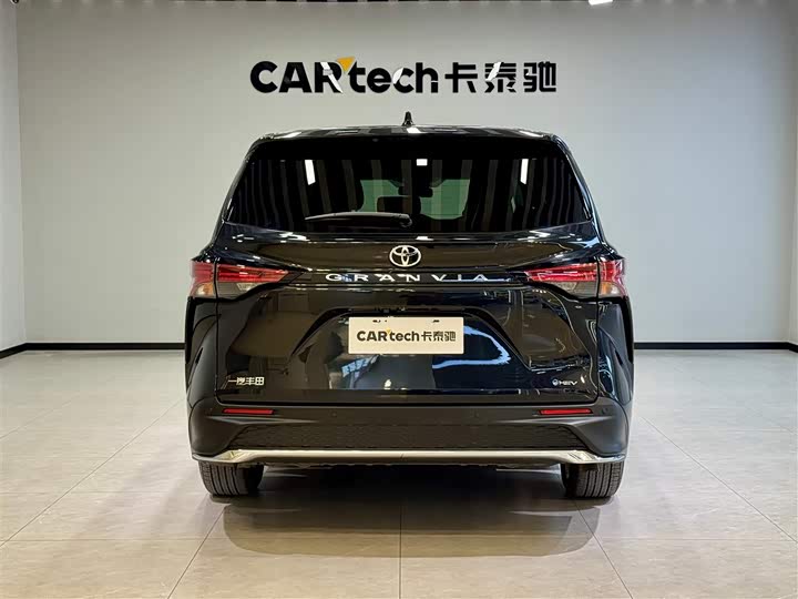Фото 5 - Toyota Granvia