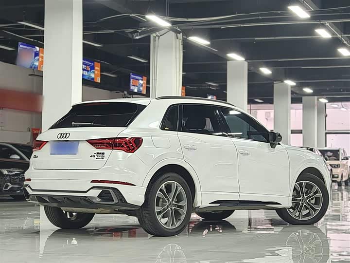 Photo 4 - Audi Q3