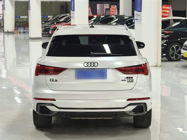 Photo 5 - Audi Q3