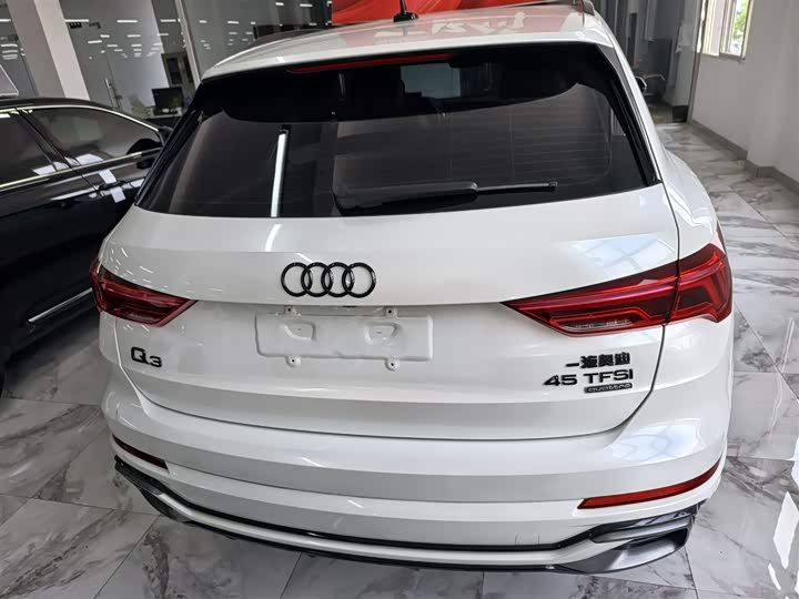 Photo 6 - Audi Q3