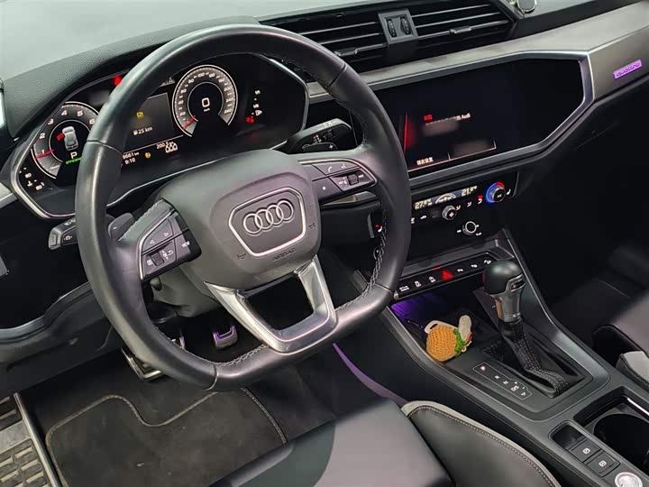 Photo 8 - Audi Q3