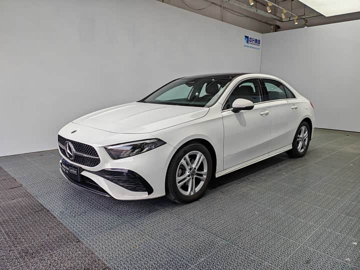 صورة 1 - Mercedes-Benz A-Class