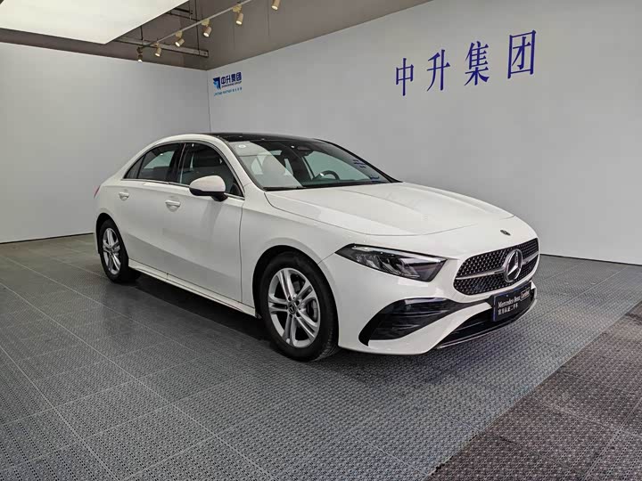 صورة 3 - Mercedes-Benz A-Class