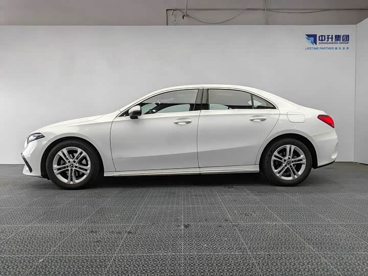 صورة 7 - Mercedes-Benz A-Class