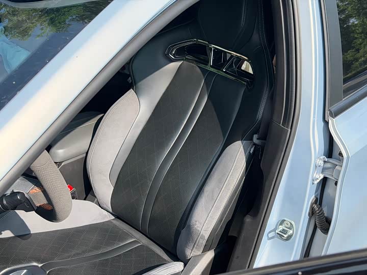 صورة 7 - GAC Trumpchi Empow R