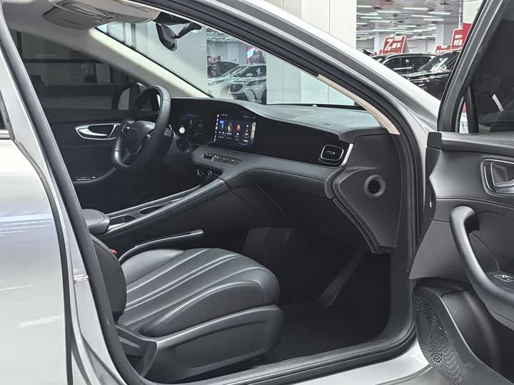 صورة 9 - Roewe D7