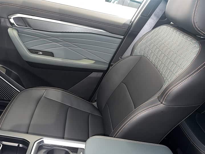 Фото 3 - Geely Okavango L