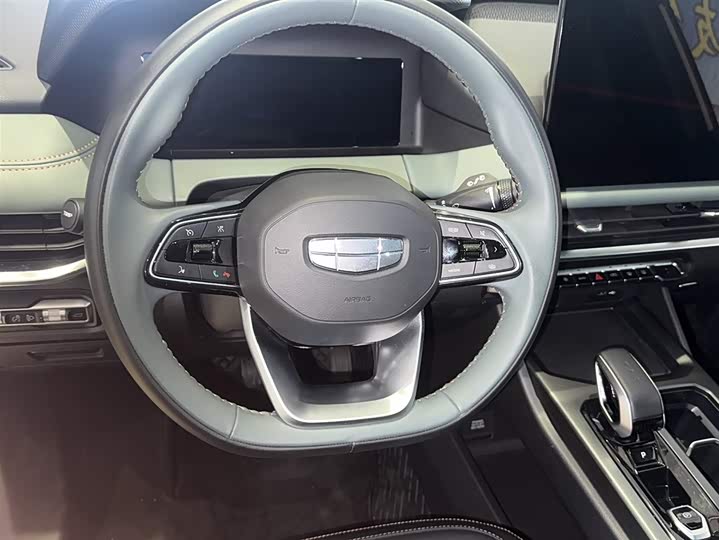 Фото 4 - Geely Okavango L