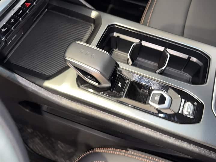 Фото 9 - Geely Okavango L