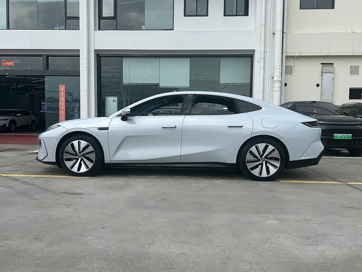 Geely Galaxy E8 2024 2024款 665km 后驱星舰 远航版