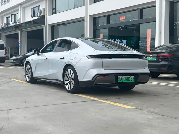 Geely Galaxy E8 2024 2024款 665km 后驱星舰 远航版