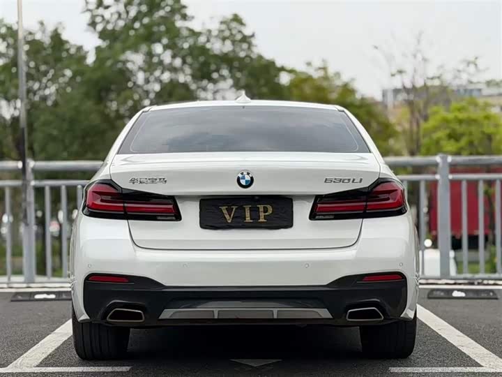 Zdjęcie 8 - BMW 5 Series