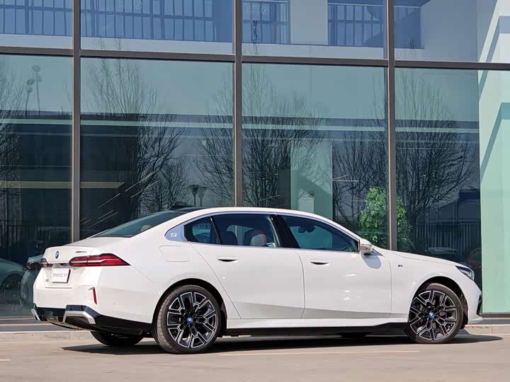 BMW i5 2025 2025款 xDrive 50L M运动套装