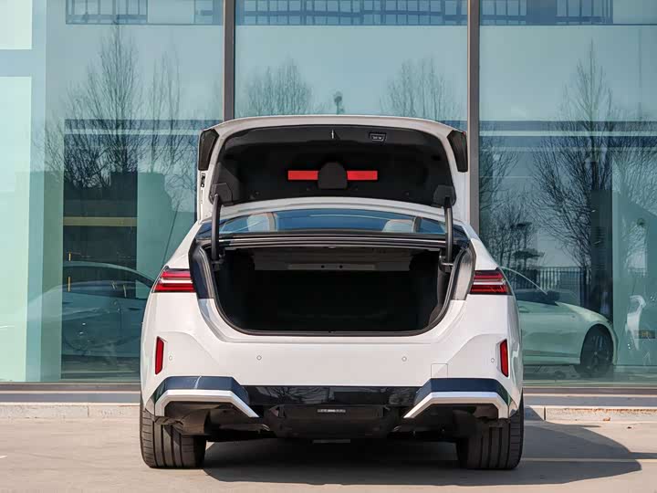 BMW i5 2025 2025款 xDrive 50L M运动套装