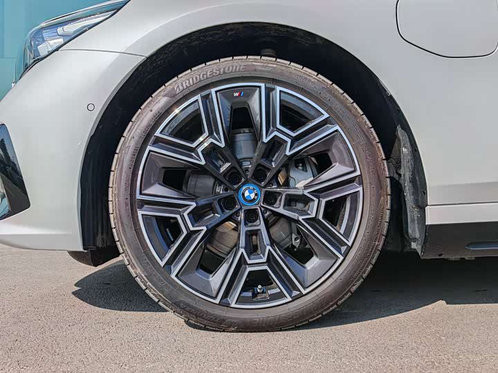BMW i5 2025 2025款 xDrive 50L M运动套装