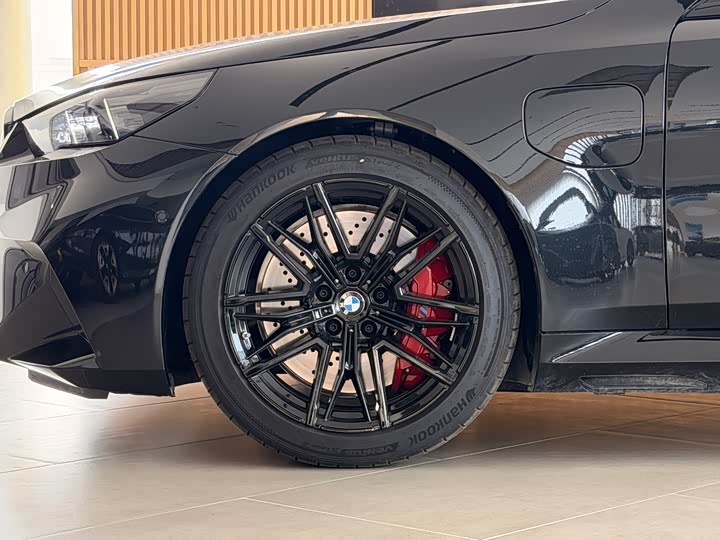 2025 BMW M5 Hybrid