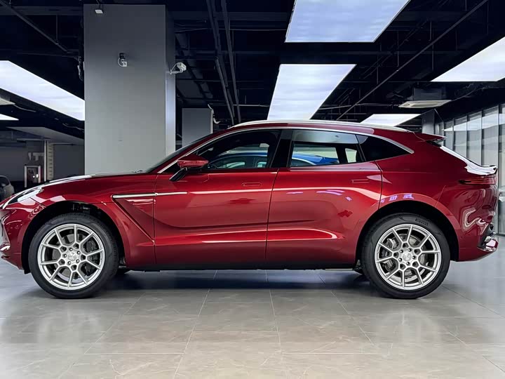 2024 Aston Martin DBX