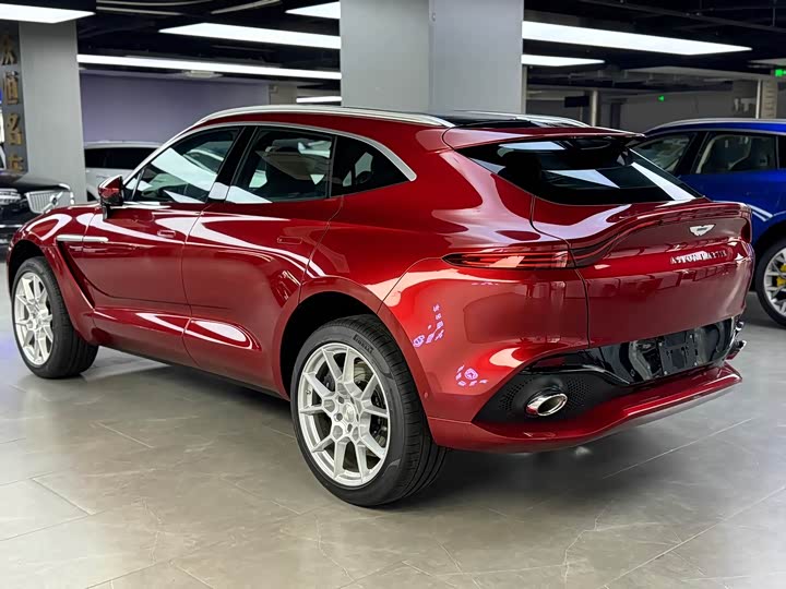 2024 Aston Martin DBX