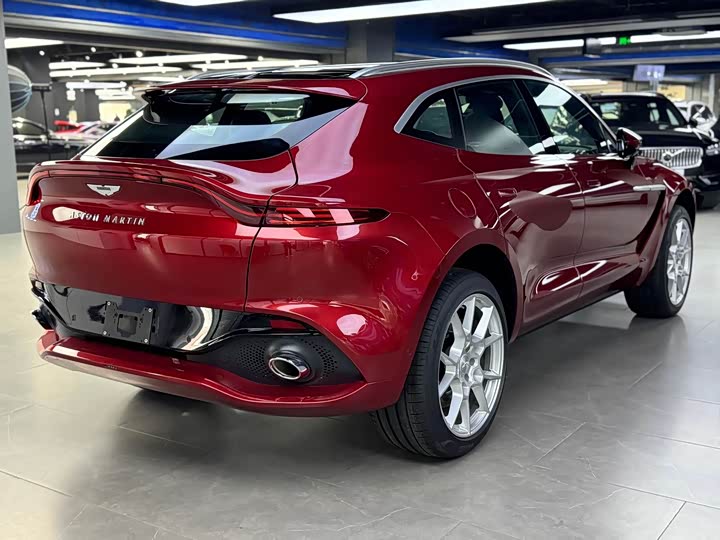 2024 Aston Martin DBX