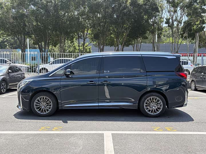 GAC Trumpchi M8 2021 2021款 领秀系列 390T 至尊版