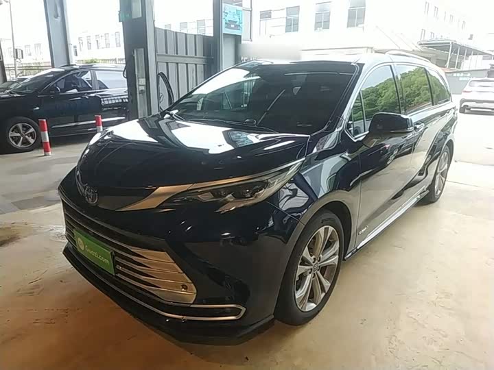 Photo 1 - Toyota Sienna