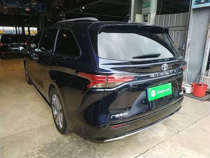 Photo 5 - Toyota Sienna