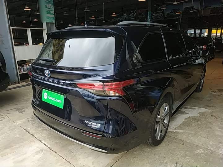 Photo 7 - Toyota Sienna