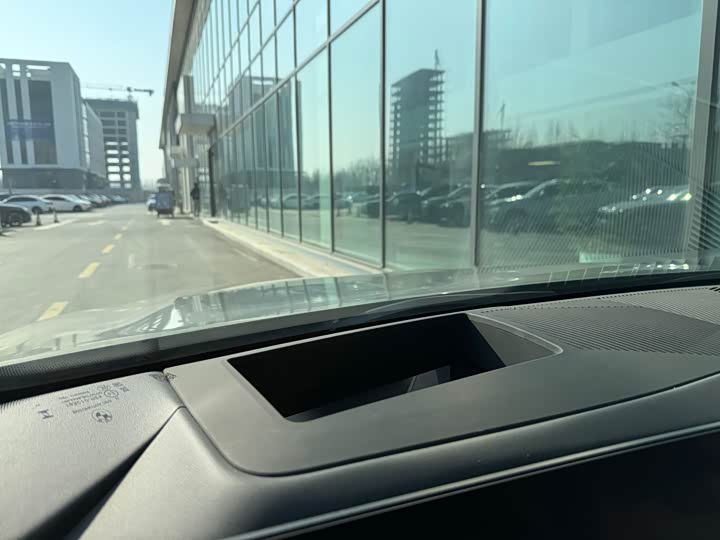 Фото 9 - BMW i5